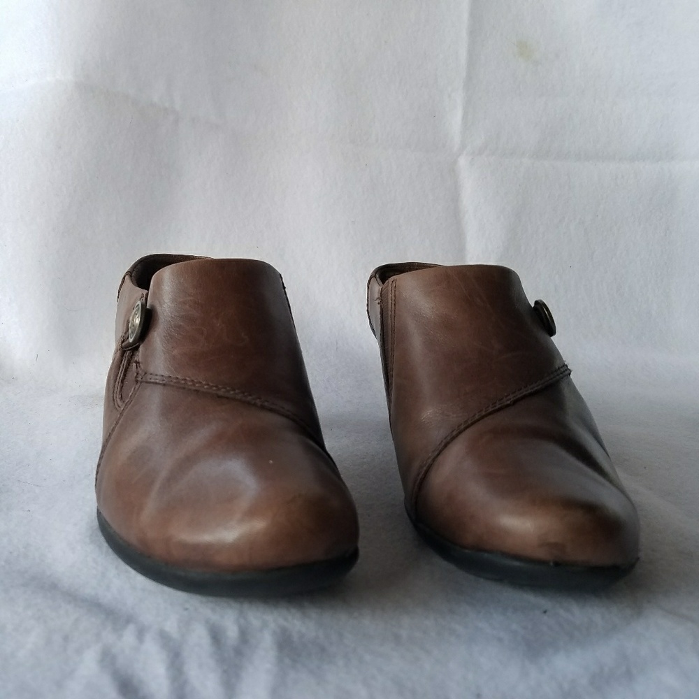 MICHEL M Handcrafted Brown Leather Mules